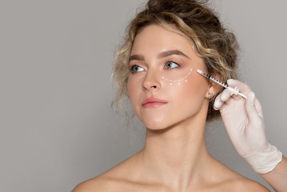 ¿Los rellenos pueden usarse para problemas de piel delgada bajo los ojos?